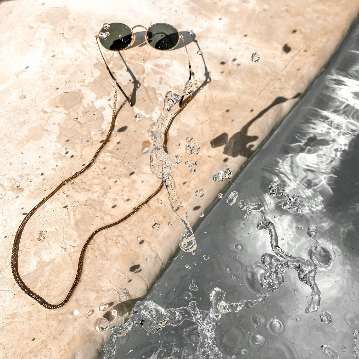 エリーヴァイル★ Reema Twist Sunglass Chain 　美品 Waterproof Sunglasses Chain - Ellie Vail Jewelry